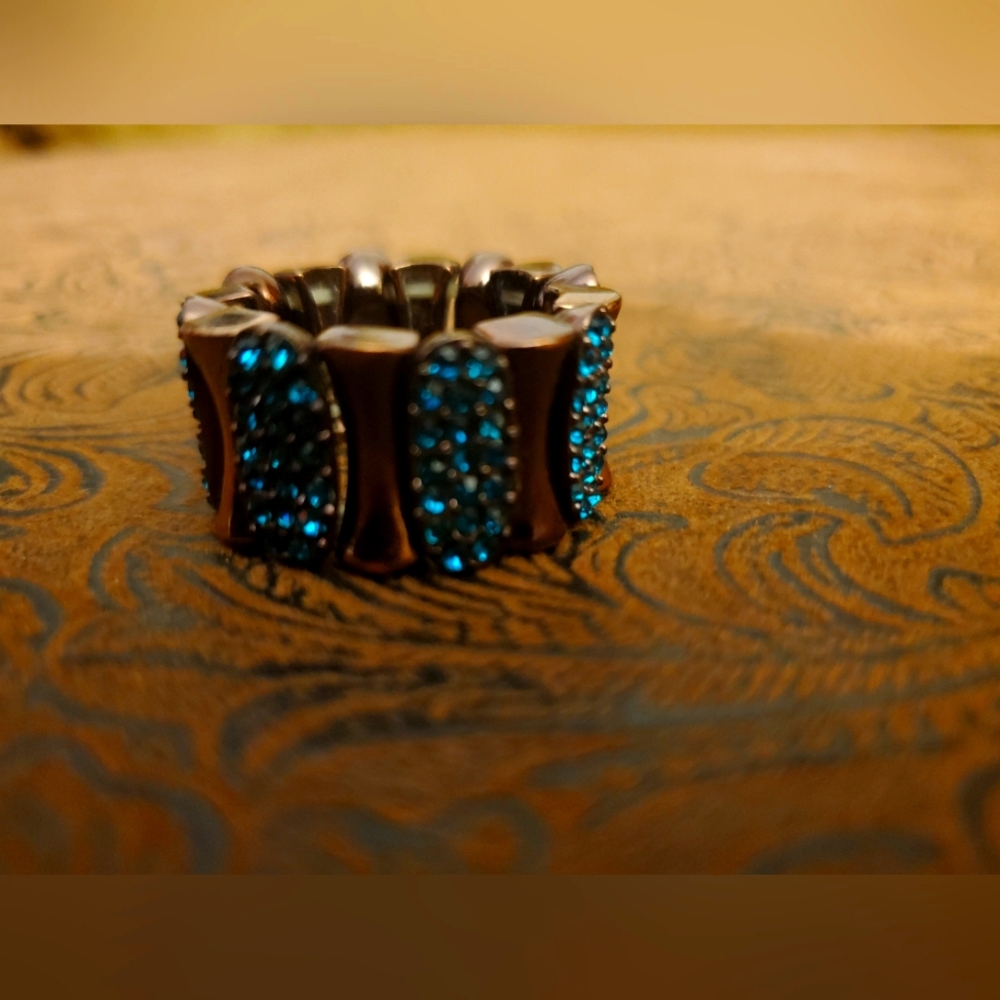 Chocolate bronze and blue crystal elastic ring.